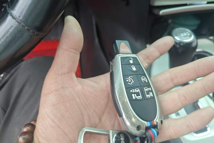 Used Jeep Grand Cherokee 2011 3.6L Flagship Edition Vehicle Key