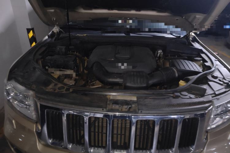 Used Jeep Grand Cherokee 2011 3.6L Luxury Edition Engine Bay