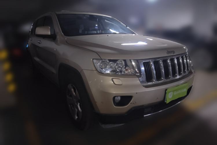 Used Jeep Grand Cherokee 2011 3.6L Luxury Edition Front Right 45 Deg