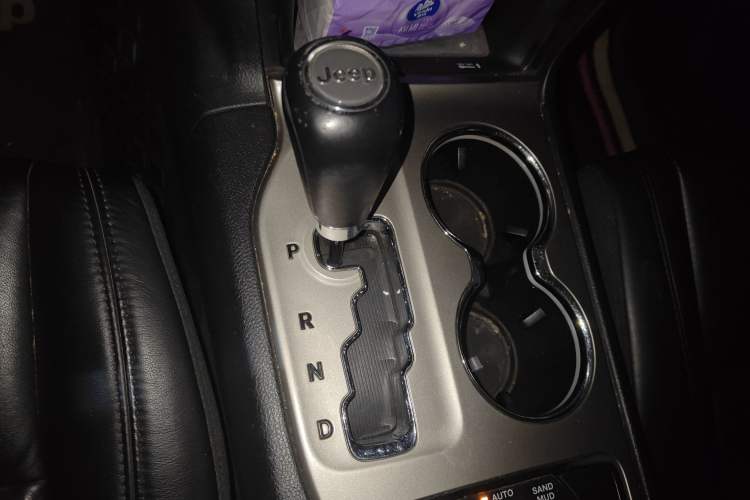 Used Jeep Grand Cherokee 2011 3.6L Luxury Edition Gear Lever