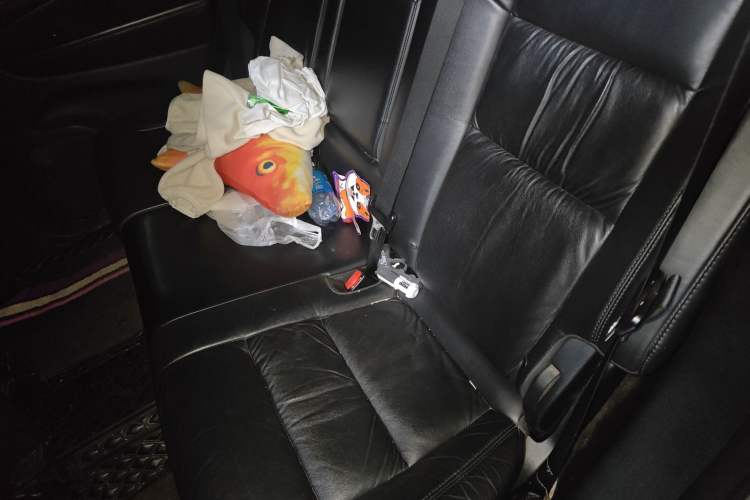 Used Jeep Grand Cherokee 2011 3.6L Luxury Edition Left Rear Seat