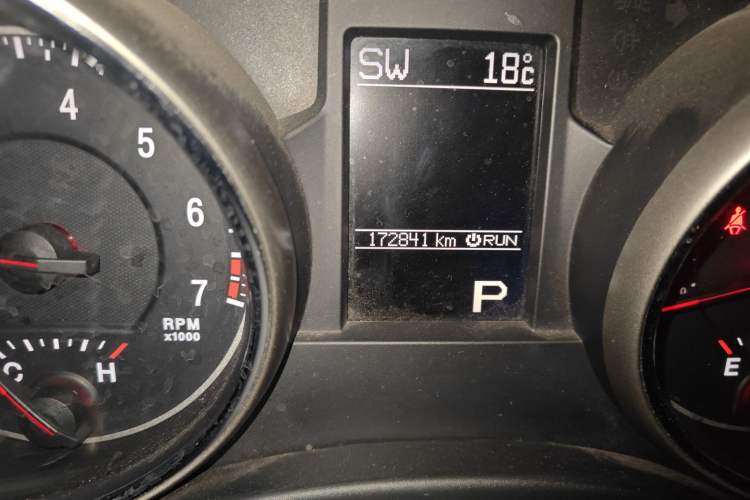 Used Jeep Grand Cherokee 2011 3.6L Luxury Edition Odometer Close Up