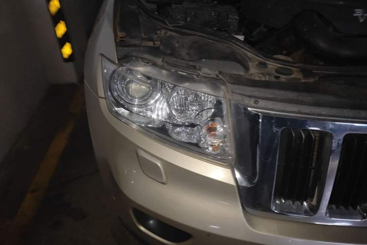 Used Jeep Grand Cherokee 2011 3.6L Luxury Edition Right Front Headlight