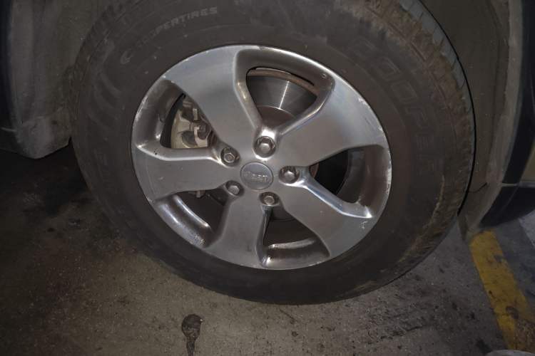 Used Jeep Grand Cherokee 2011 3.6L Luxury Edition Right Front Wheel Hub