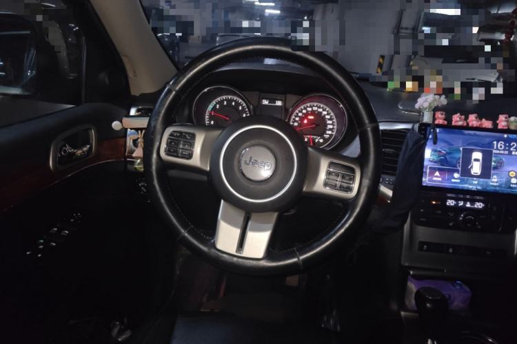 Used Jeep Grand Cherokee 2011 3.6L Luxury Edition Steering Wheel