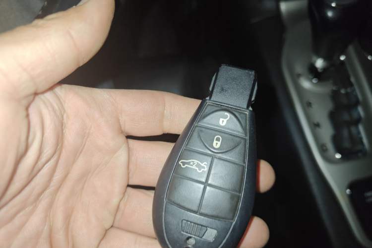 Used Jeep Grand Cherokee 2011 3.6L Luxury Edition Vehicle Key