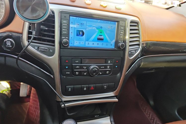 Used Jeep Grand Cherokee 2012 3.6L Flagship Navigation Edition Audio And AC Panel