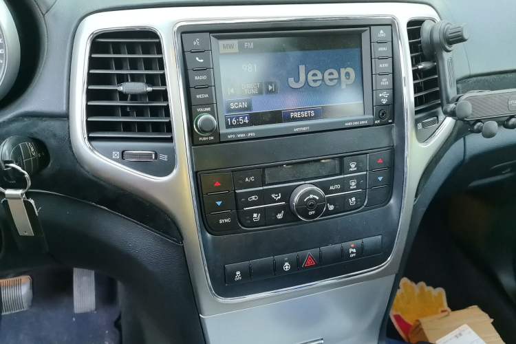 Used Jeep Grand Cherokee  Audio And AC Panel