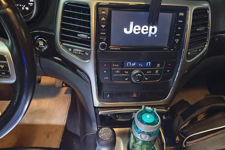 Used Jeep Grand Cherokee 2012 3.6L Comfort Navigation Edition Audio And AC Panel