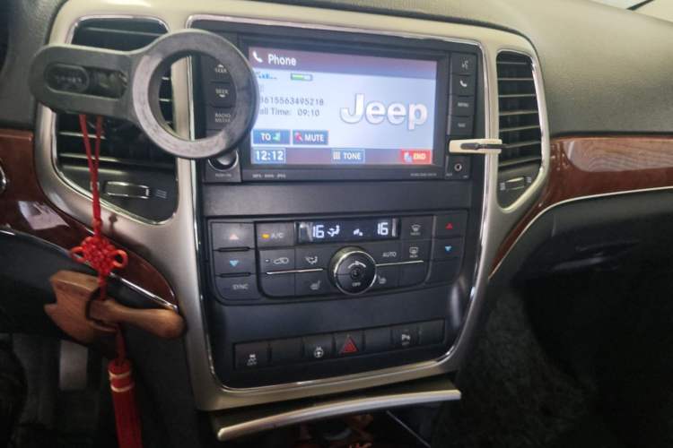 Used Jeep Grand Cherokee 2012 3.6L Luxury Navigation Edition Audio And AC Panel