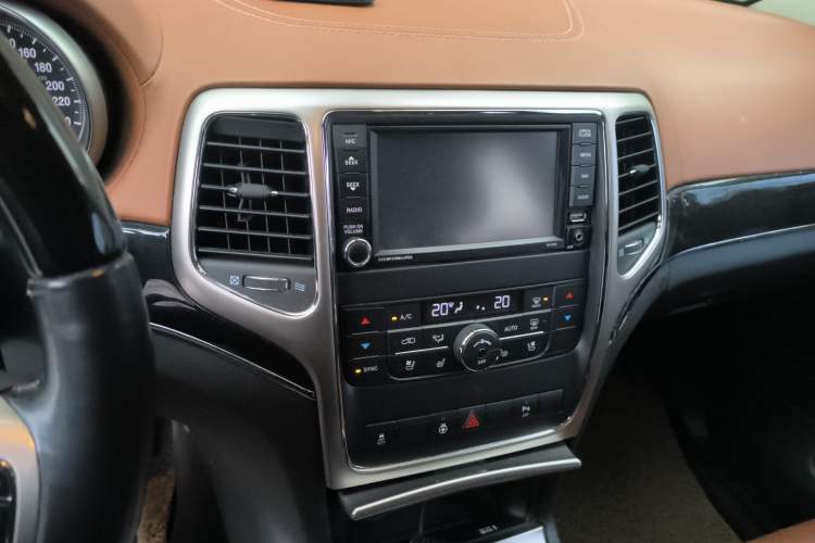 Used Jeep Grand Cherokee 2012 3.6L Flagship Prestige Edition Audio And AC Panel