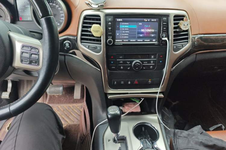 Used Jeep Grand Cherokee 2012 5.7L Flagship Navigation Edition Audio And AC Panel
