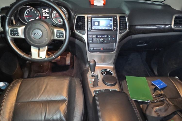 Used Jeep Grand Cherokee 2012 3.6L Comfort Navigation Edition Center Console