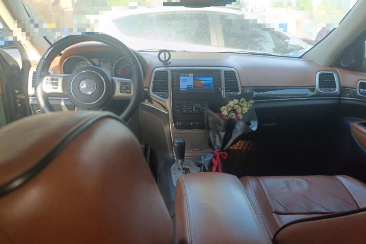 Used Jeep Grand Cherokee 2012 3.6L Flagship Prestige Edition Center Console