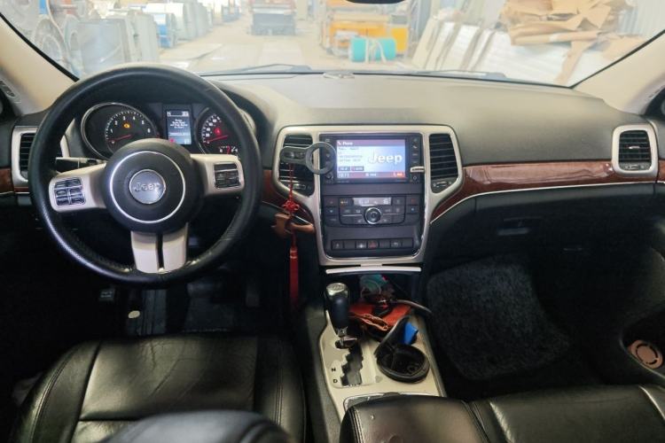 Used Jeep Grand Cherokee 2012 3.6L Luxury Navigation Edition Center Console