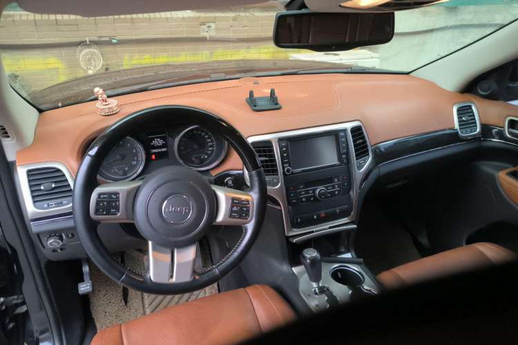 Used Jeep Grand Cherokee 2012 3.6L Flagship Prestige Edition Center Console