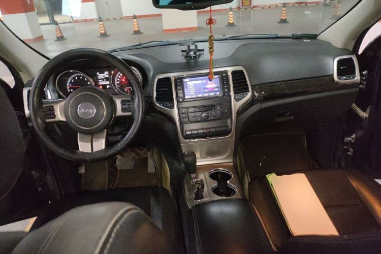 Used Jeep Grand Cherokee 2012 3.6L Comfort Navigation Edition Center Console