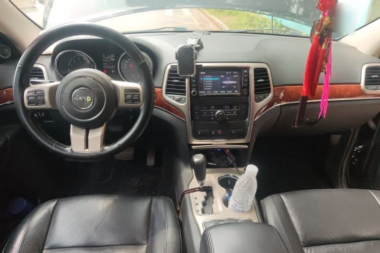 Used Jeep Grand Cherokee 2012 3.6L Luxury Navigation Edition Center Console