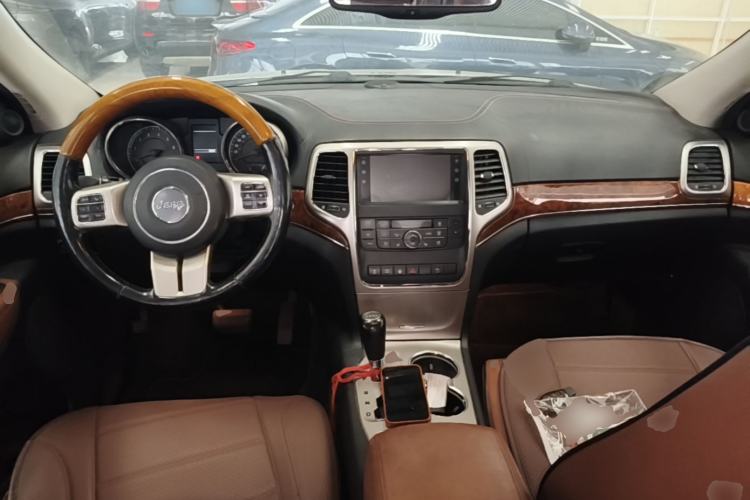 Used Jeep Grand Cherokee 2012 5.7L Flagship Navigation Edition Center Console