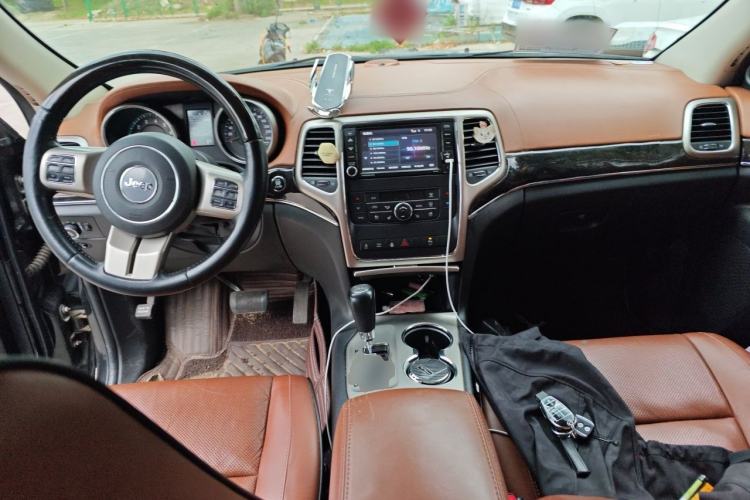 Used Jeep Grand Cherokee 2012 5.7L Flagship Navigation Edition Center Console
