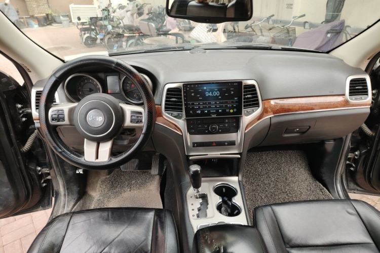 Used Jeep Grand Cherokee 2012 3.6L Anniversary Navigation Edition Center Console