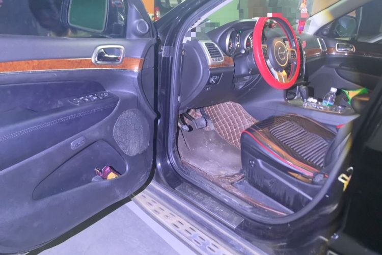 Used Jeep Grand Cherokee 2012 3.6L Comfort Navigation Edition Driver Seat