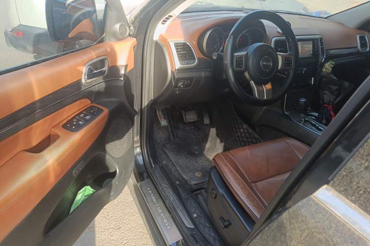 Used Jeep Grand Cherokee 2012 3.6L Flagship Prestige Edition Driver Seat