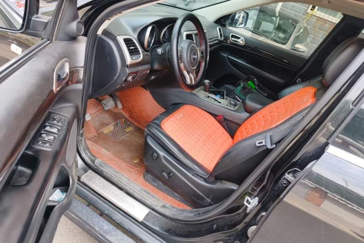 Used Jeep Grand Cherokee 2012 3.6L Comfort Navigation Edition Driver Seat
