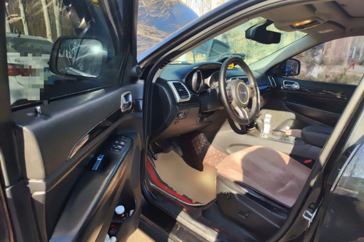 Used Jeep Grand Cherokee 2012 3.6L Comfort Navigation Edition Driver Seat
