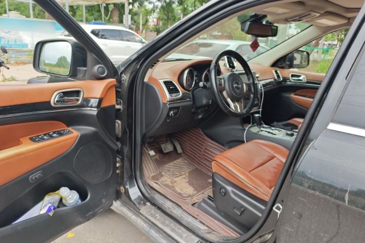 Used Jeep Grand Cherokee 2012 5.7L Flagship Navigation Edition Driver Seat