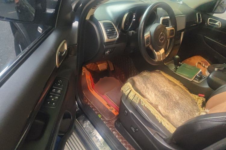 Used Jeep Grand Cherokee 2012 3.6L Comfort Navigation Edition Driver Seat