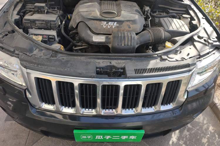 Used Jeep Grand Cherokee 2012 3.6L Comfort Navigation Edition Engine Bay