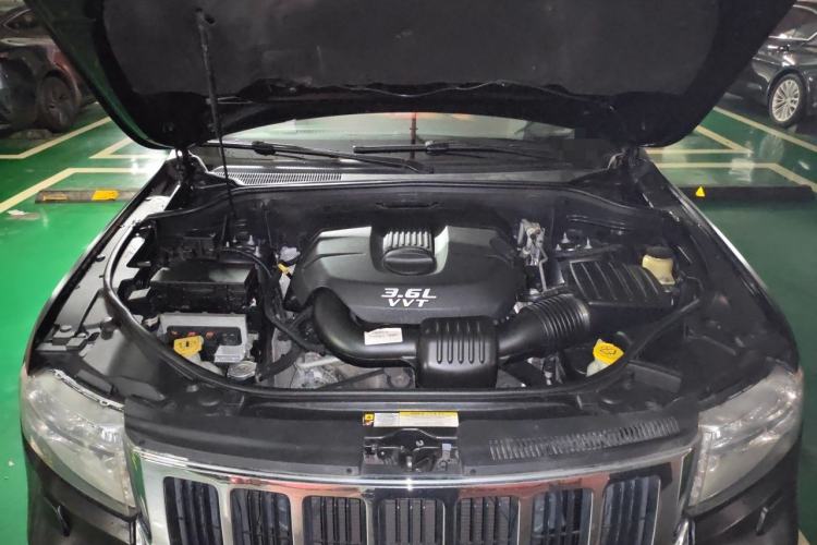 Used Jeep Grand Cherokee 2012 3.6L Comfort Navigation Edition Engine Bay