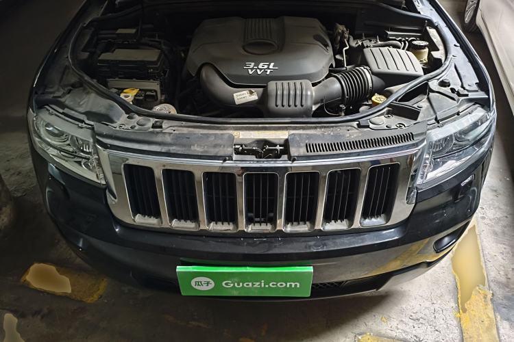 Used Jeep Grand Cherokee 2012 3.6L Comfort Navigation Edition Engine Bay