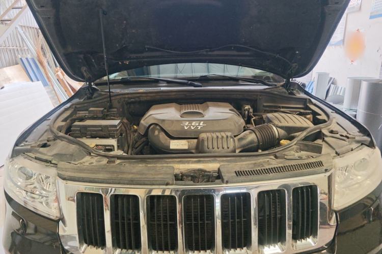 Used Jeep Grand Cherokee 2012 3.6L Luxury Navigation Edition Engine Bay
