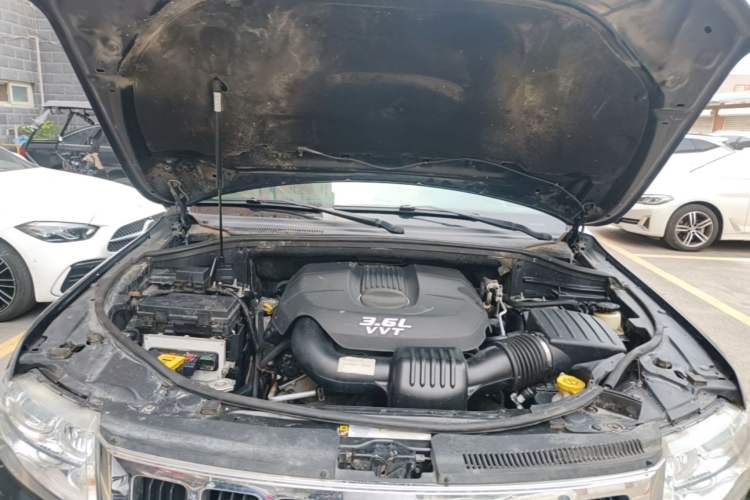 Used Jeep Grand Cherokee 2012 3.6L Comfort Navigation Edition Engine Bay