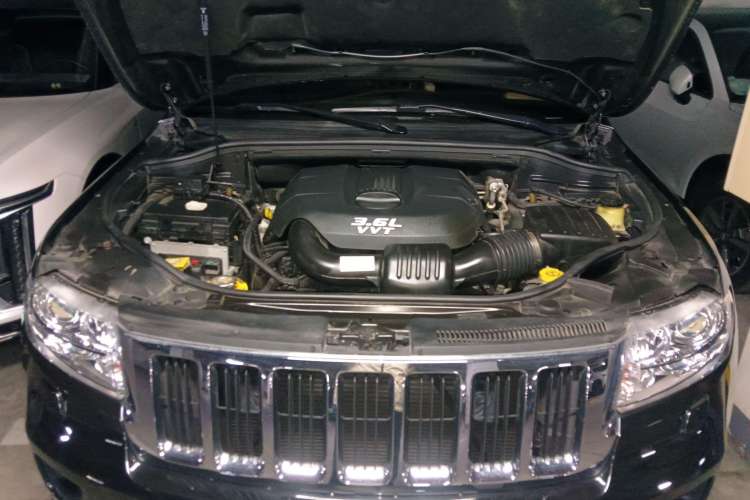 Used Jeep Grand Cherokee 2012 3.6L Luxury Navigation Edition Engine Bay