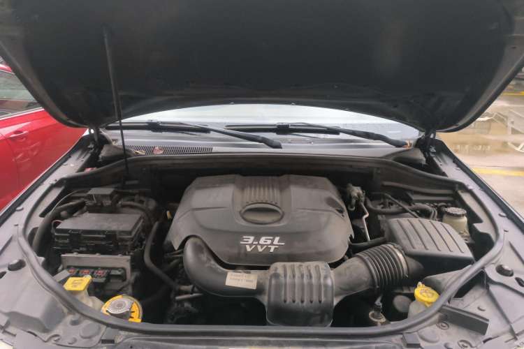 Used Jeep Grand Cherokee 2012 3.6L Flagship Prestige Edition Engine Bay