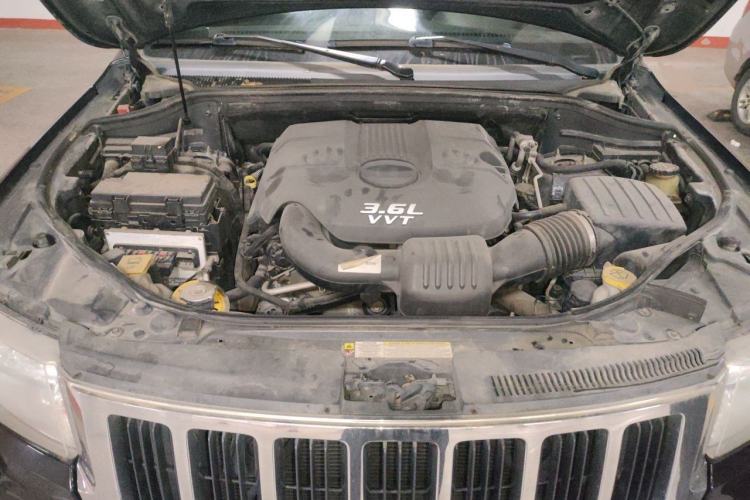Used Jeep Grand Cherokee 2012 3.6L Comfort Navigation Edition Engine Bay