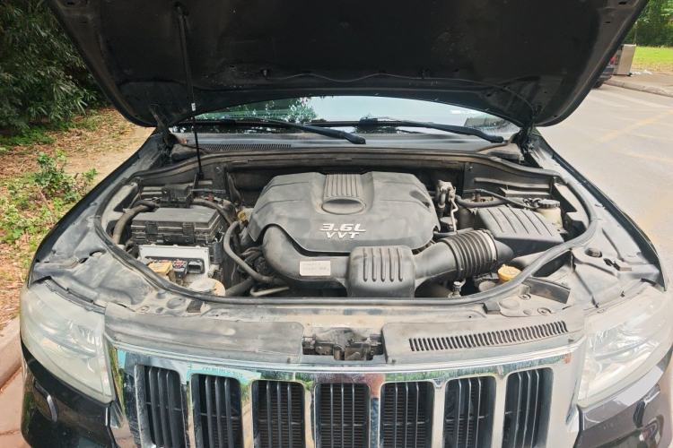 Used Jeep Grand Cherokee 2012 3.6L Luxury Navigation Edition Engine Bay