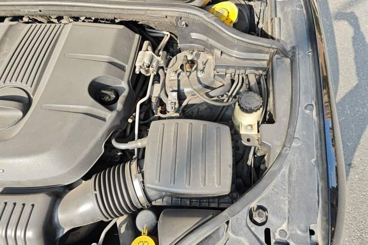 Used Jeep Grand Cherokee 2012 3.6L Flagship Navigation Edition Engine Bay Left
