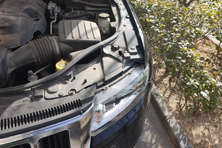 Used Jeep Grand Cherokee 2012 3.6L Comfort Navigation Edition Engine Bay Left