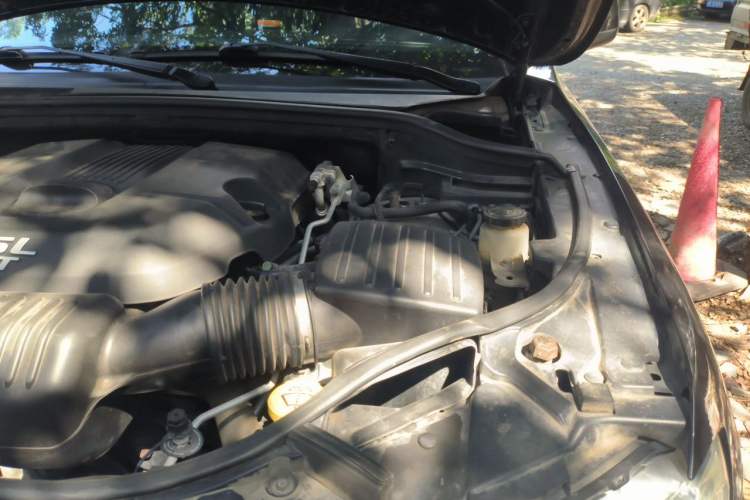 Used Jeep Grand Cherokee 2012 3.6L Luxury Navigation Edition Engine Bay Left