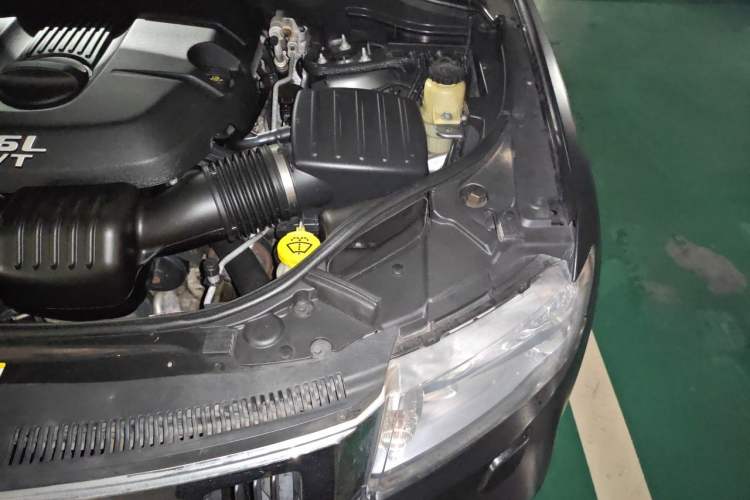 Used Jeep Grand Cherokee 2012 3.6L Comfort Navigation Edition Engine Bay Left