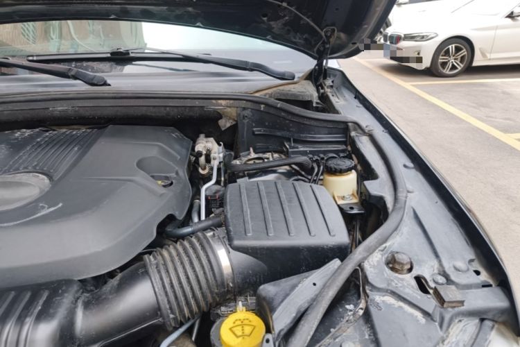 Used Jeep Grand Cherokee 2012 3.6L Comfort Navigation Edition Engine Bay Left