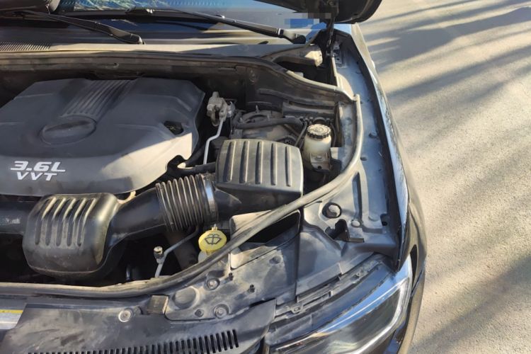 Used Jeep Grand Cherokee 2012 3.6L Comfort Navigation Edition Engine Bay Left