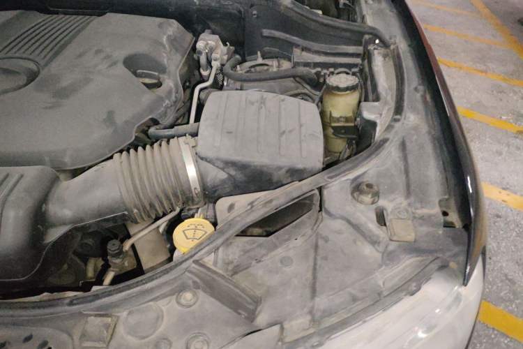 Used Jeep Grand Cherokee 2012 3.6L Comfort Navigation Edition Engine Bay Left