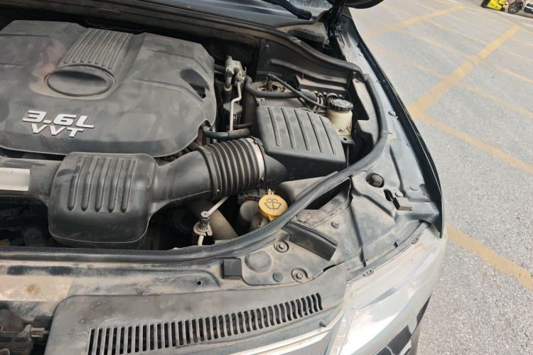 Used Jeep Grand Cherokee 2012 3.6L Luxury Navigation Edition Engine Bay Left