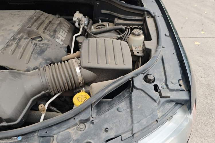 Used Jeep Grand Cherokee 2012 5.7L Flagship Navigation Edition Engine Bay Left