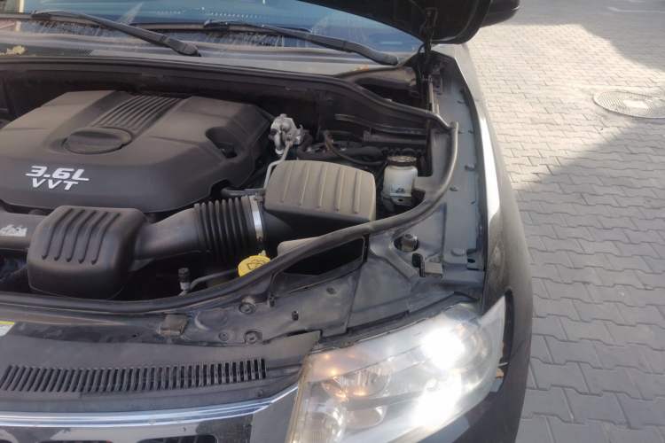 Used Jeep Grand Cherokee 2012 3.6L Luxury Navigation Edition Engine Bay Left